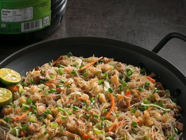 Filipino Food - 3/ pancit sisig