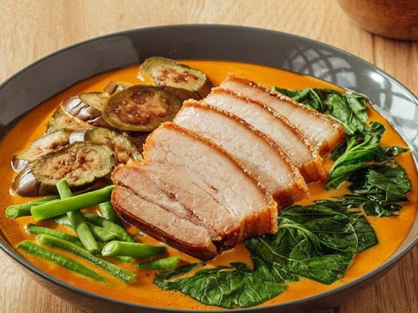 Filipino Food - 6/ bagnet kare-kare