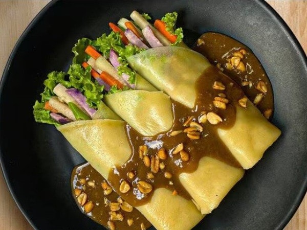 Filipino Food - 8/ fresh ube lumpia