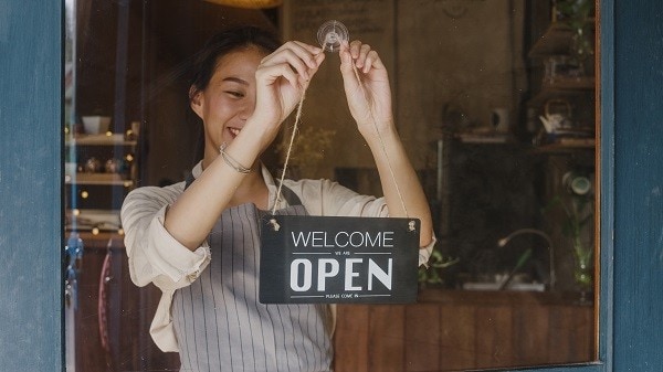 Online brands transitioning to physical spaces Online brands transitioning to physical spaces