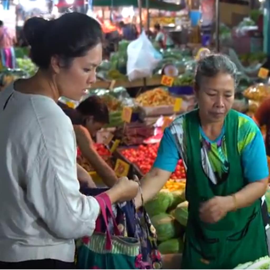 Khlong Toie Market