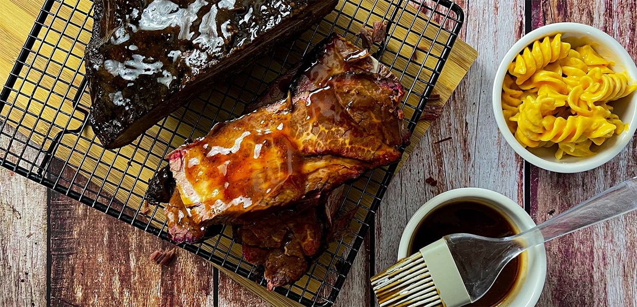 Smoked Beef Brisket with Mac and Cheese – - Recipe
