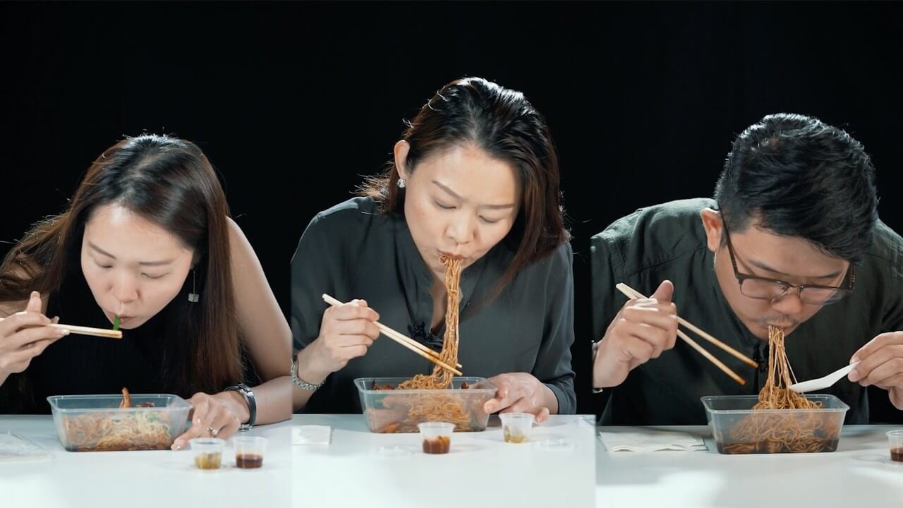 3 persons tasting noodles