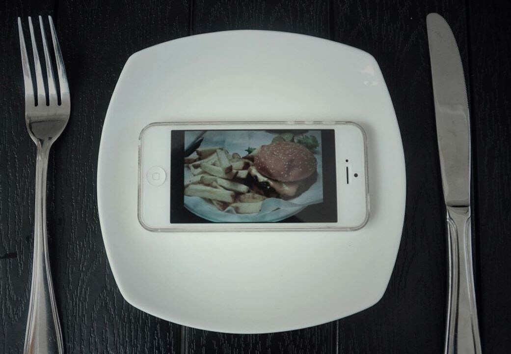 Plate with the phone and burger image Plate with the phone and burger image
