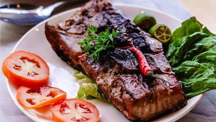 Grilled tuna belly served with fresh vegetables.